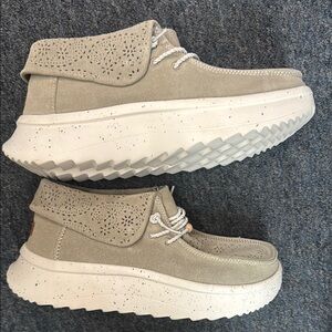 Women’s Hey Dude Green/Tan and Wendy Peak Fold Boot Suede